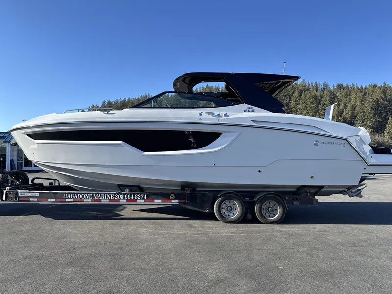 Slide: The Image of Cruisers Yachts 38 GLS 2025 - 8