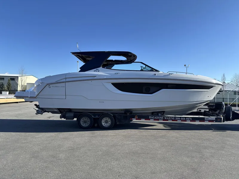 Slide: The Image of Cruisers Yachts 38 GLS 2025 - 9