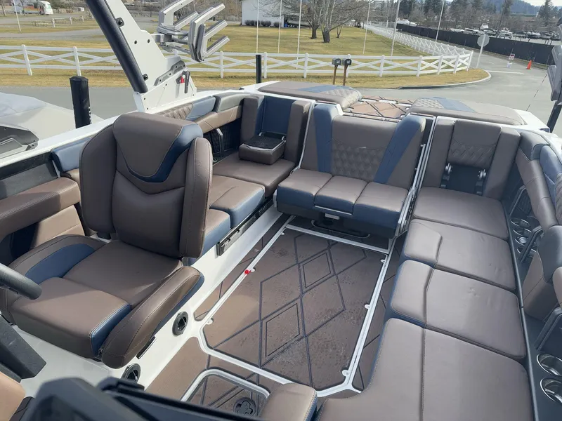 Slide: The Image of Malibu M230 2025 - 10