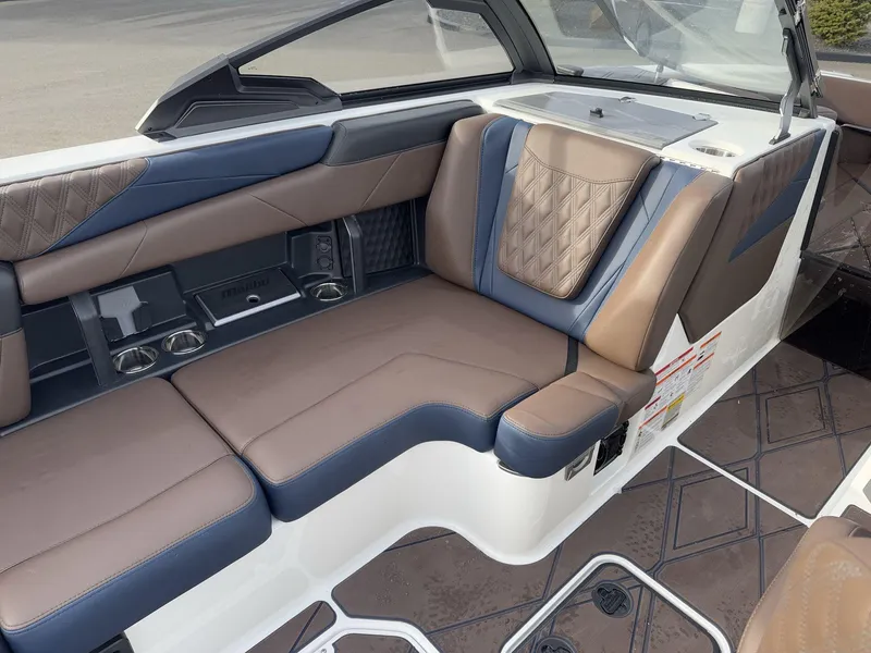 Slide: The Image of Malibu M230 2025 - 14