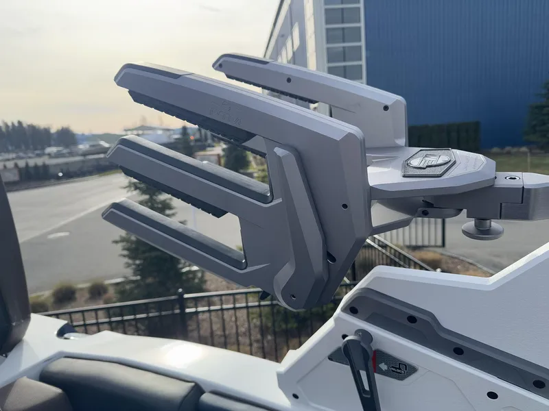 Slide: The Image of Malibu M230 2025 - 17