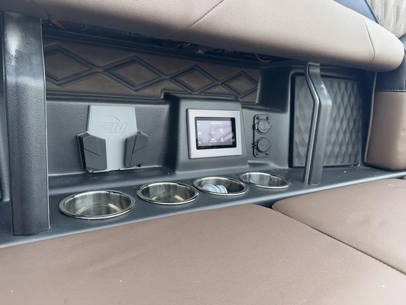 Slide: The Image of Malibu M230 2025 - 18