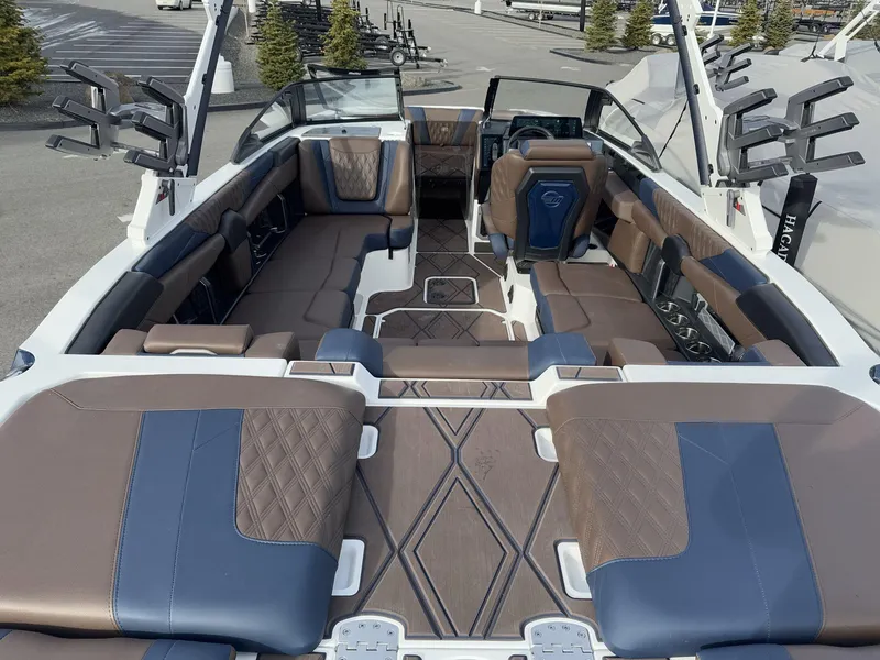 Slide: The Image of Malibu M230 2025 - 8