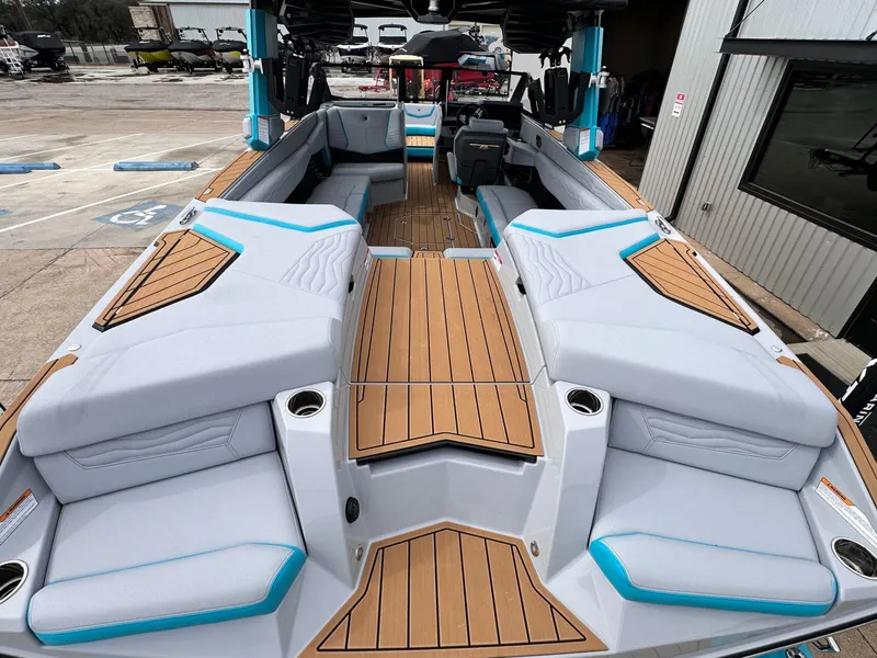 Slide: The Image of Nautique G25 2025 - 16