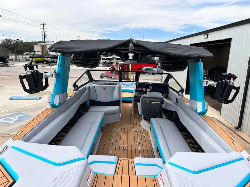 Slide: The Image of Nautique G25 2025 - 18