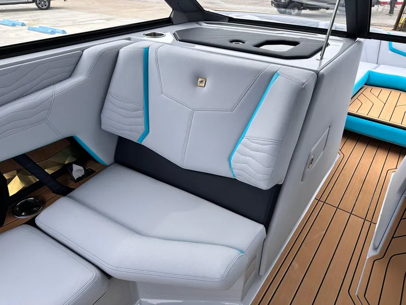 Slide: The Image of Nautique G25 2025 - 24