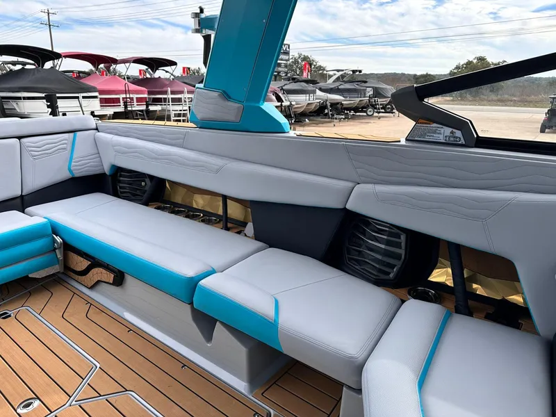 Slide: The Image of Nautique G25 2025 - 28