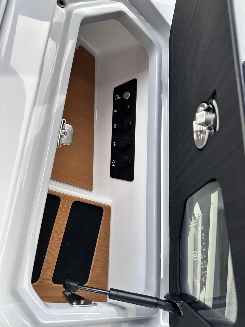 Slide: The Image of Nautique G25 2025 - 34