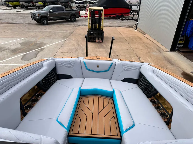 Slide: The Image of Nautique G25 2025 - 35