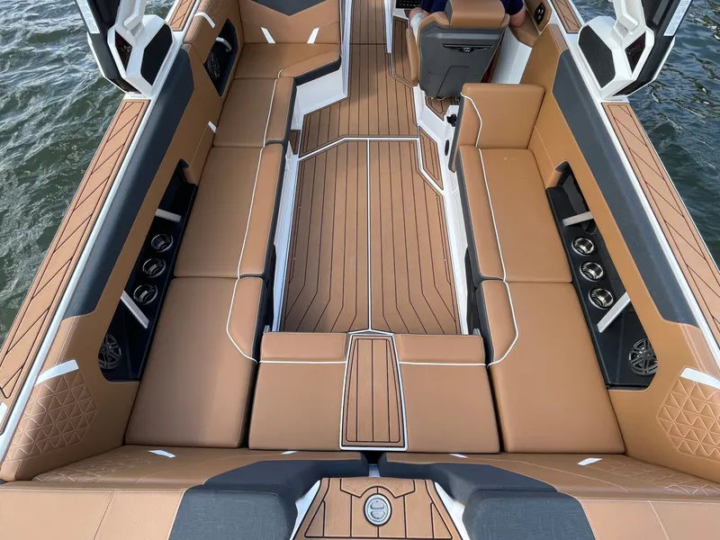 Slide: The Image of Nautique GS24 2025 - 23