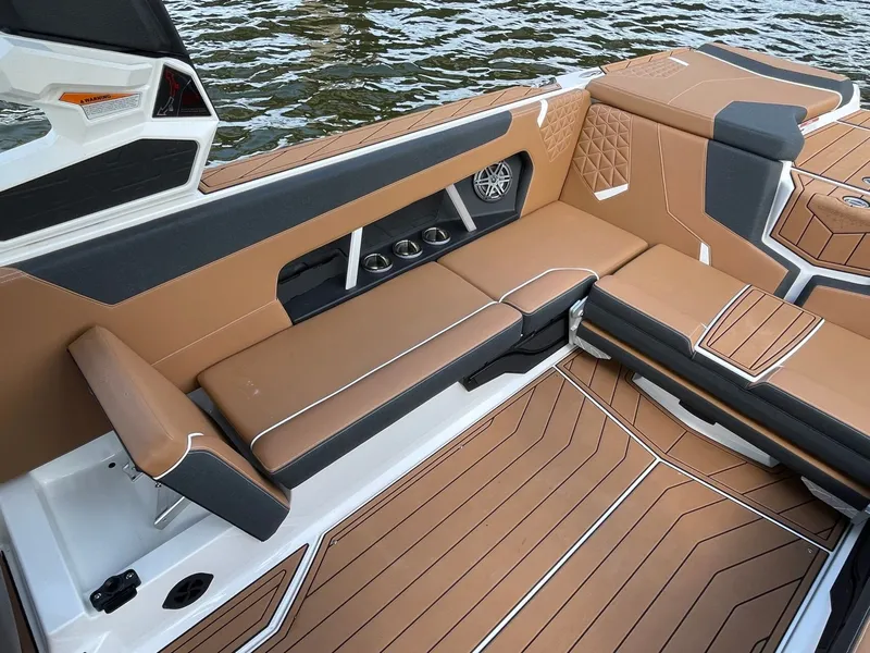 Slide: The Image of Nautique GS24 2025 - 25