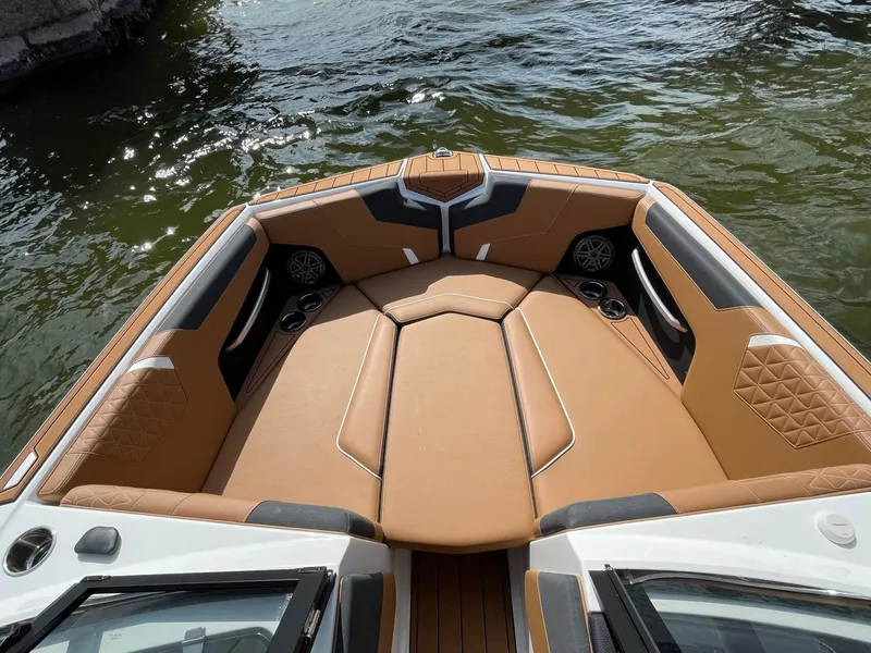 Slide: The Image of Nautique GS24 2025 - 35