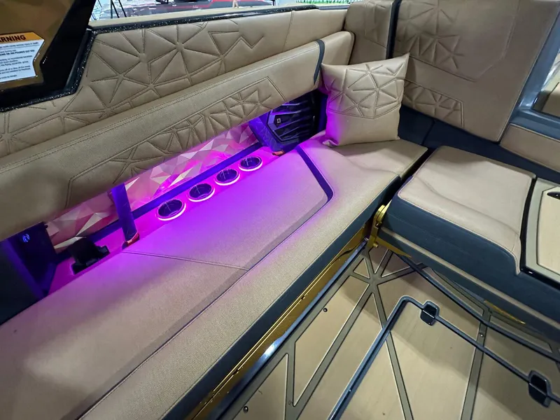 Slide: The Image of Nautique Paragon G25 2025 - 10