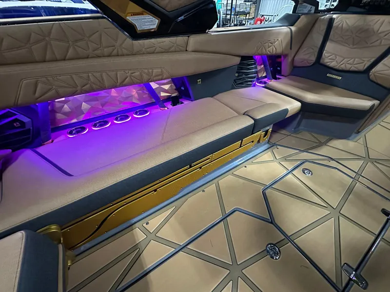 Slide: The Image of Nautique Paragon G25 2025 - 13