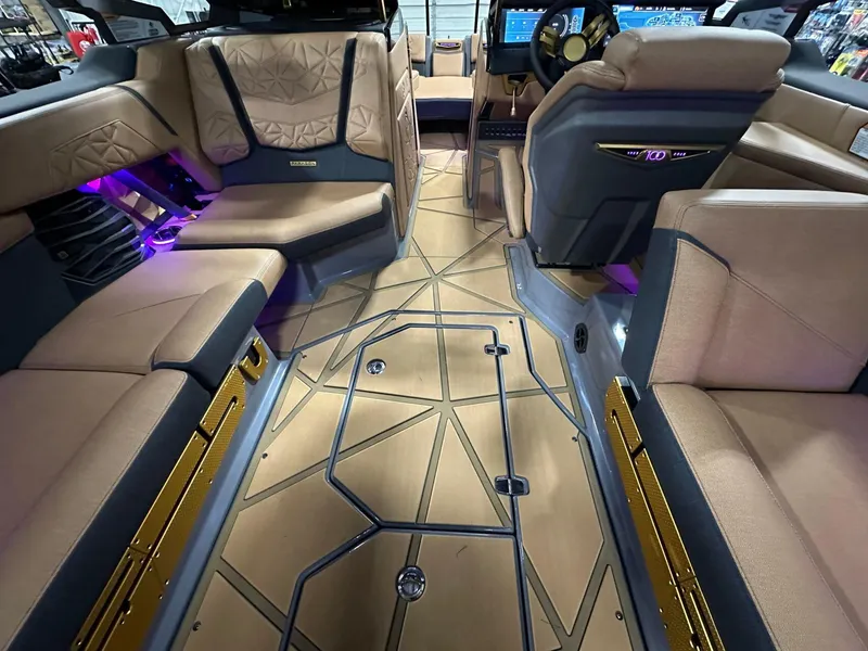 Slide: The Image of Nautique Paragon G25 2025 - 14