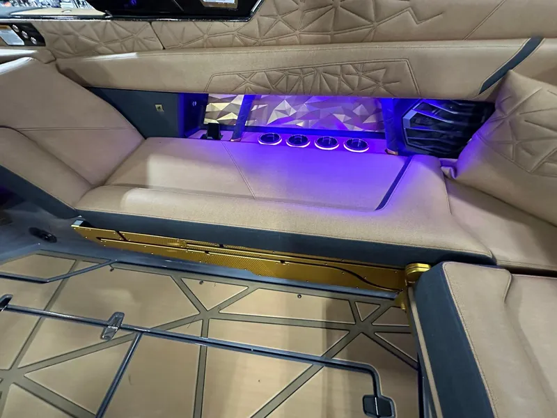 Slide: The Image of Nautique Paragon G25 2025 - 16