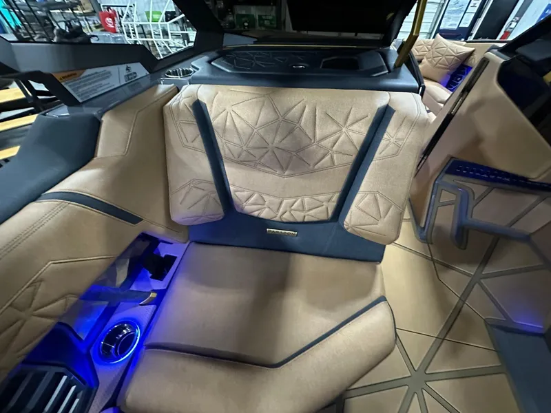 Slide: The Image of Nautique Paragon G25 2025 - 18