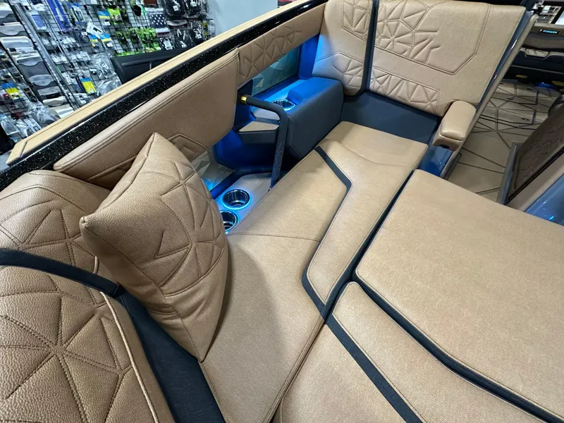 Slide: The Image of Nautique Paragon G25 2025 - 22