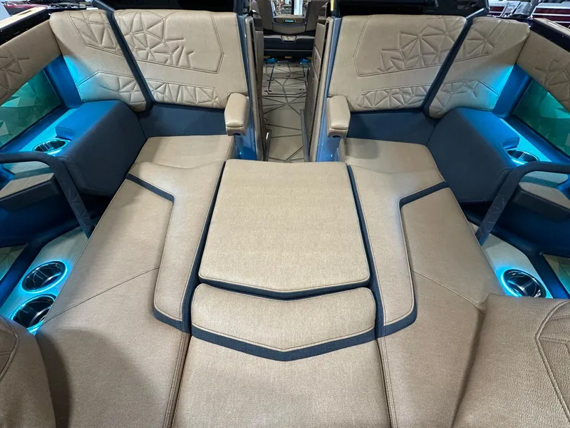 Slide: The Image of Nautique Paragon G25 2025 - 23