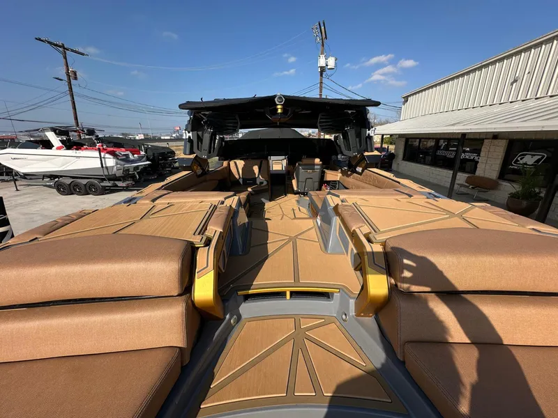 Slide: The Image of Nautique Paragon G25 2025 - 30