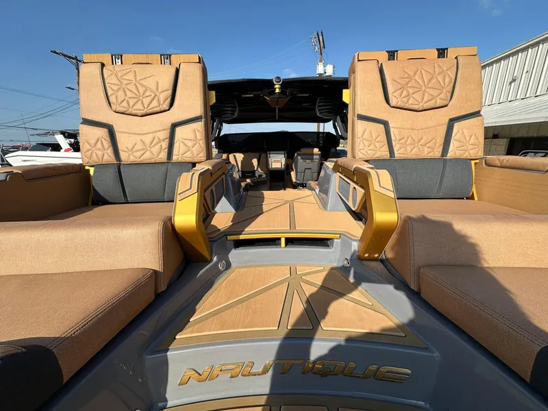 Slide: The Image of Nautique Paragon G25 2025 - 31