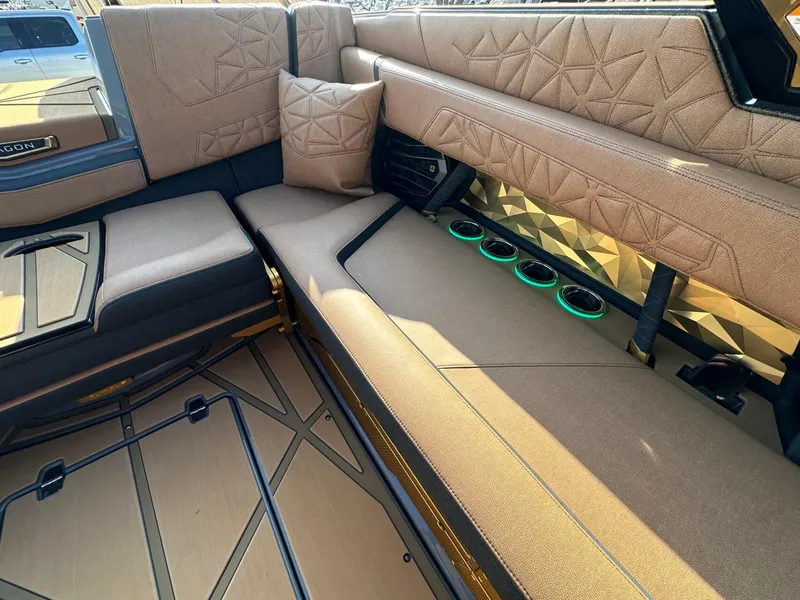 Slide: The Image of Nautique Paragon G25 2025 - 35