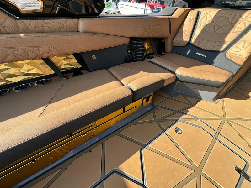 Slide: The Image of Nautique Paragon G25 2025 - 36