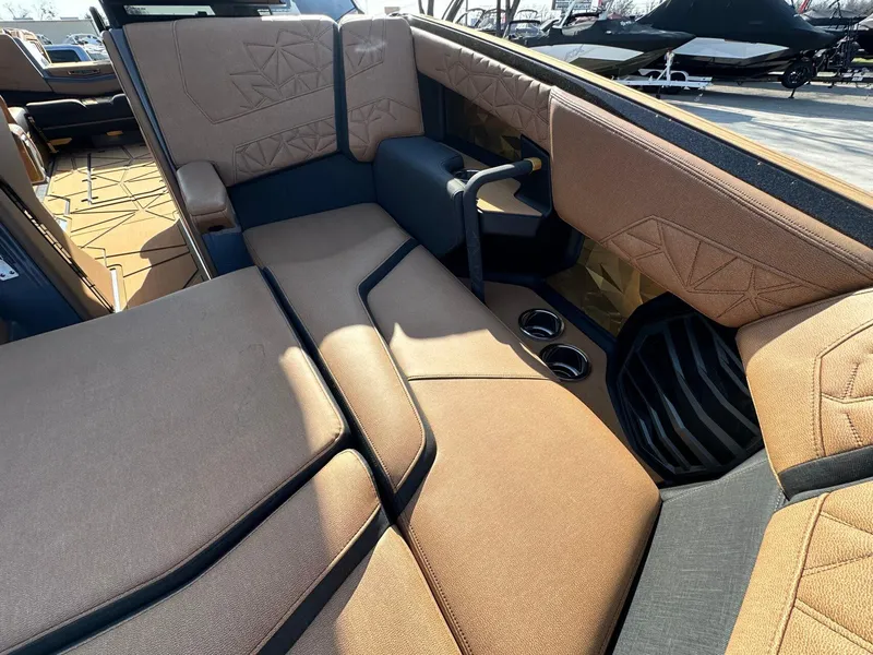 Slide: The Image of Nautique Paragon G25 2025 - 44