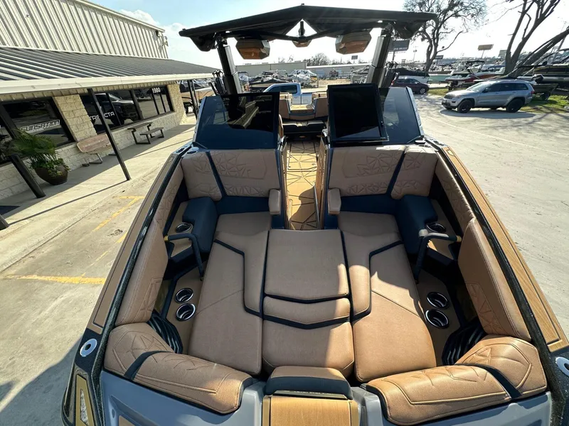 Slide: The Image of Nautique Paragon G25 2025 - 45