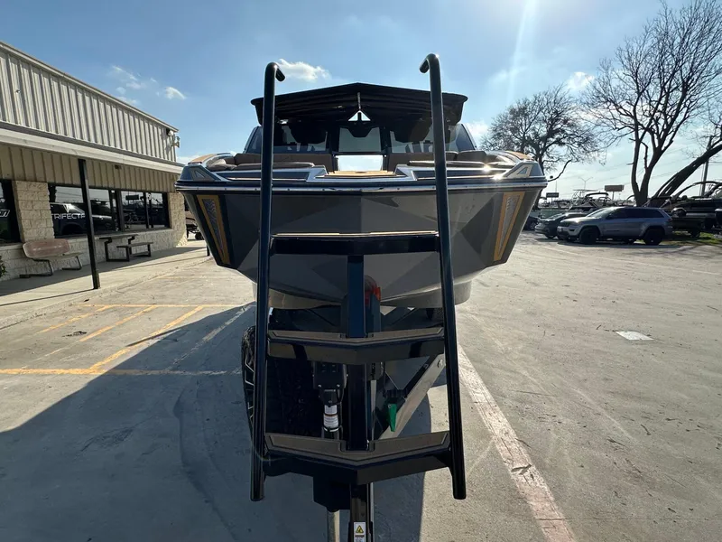 Slide: The Image of Nautique Paragon G25 2025 - 7