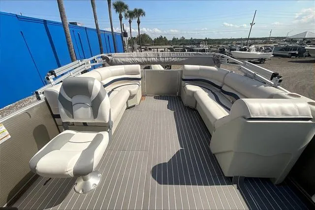 Slide: The Image of 2016 Sweetwater SW 2286 pontoon boat with spacious seating and modern design. - 23