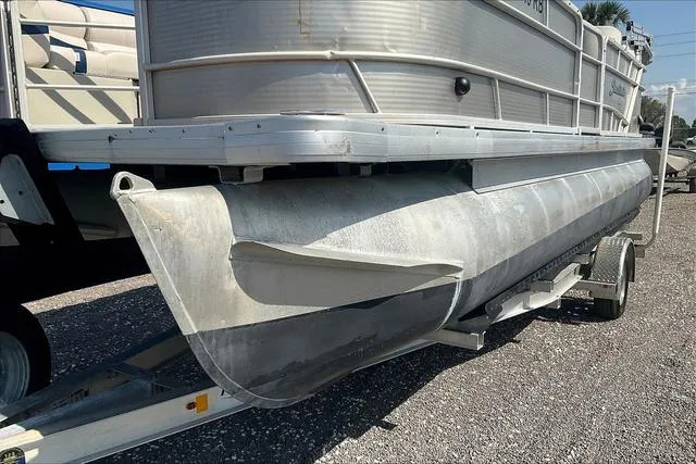 Slide: The Image of 2016 Sweetwater SW 2286 pontoon boat on trailer, side view. - 8