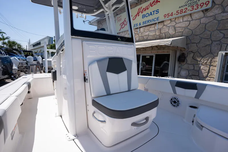 Slide: The Image of 2025 Robalo R246 CAYMAN boat interior with seating, showcased at a dealership. - 9