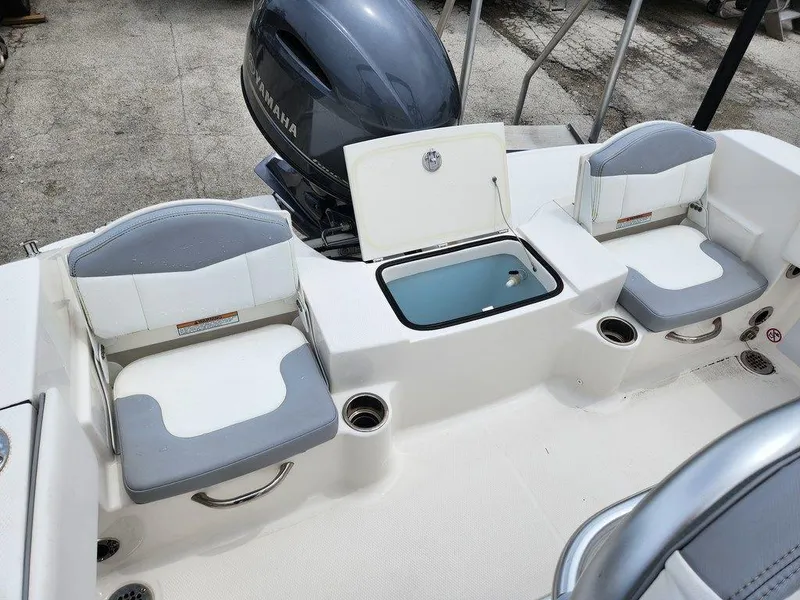 Slide: The Image of 2020 Robalo R180 boat interior with seating and Yamaha engine. - 9