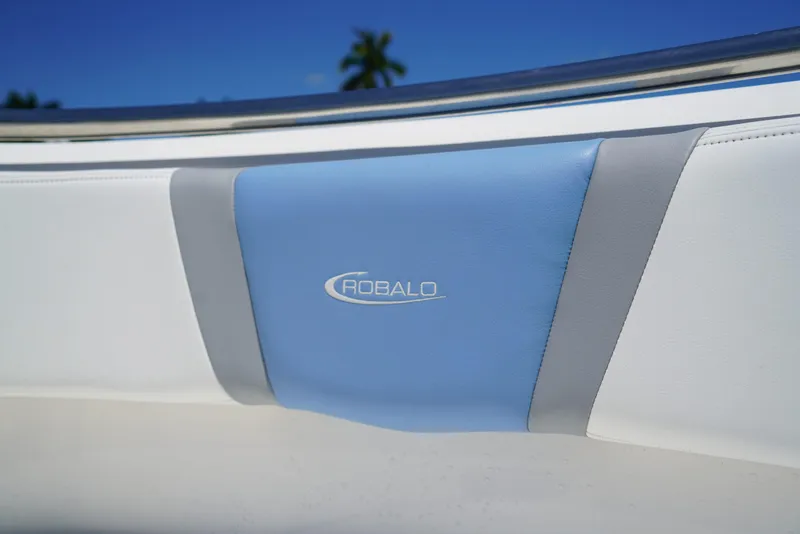 Slide: The Image of Robalo R360 2024 - 64