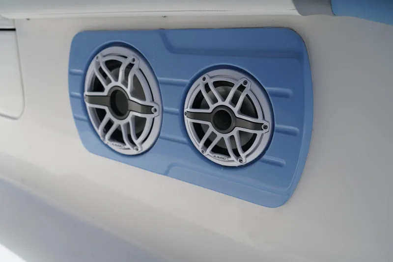 Slide: The Image of Robalo R360 2024 - 66