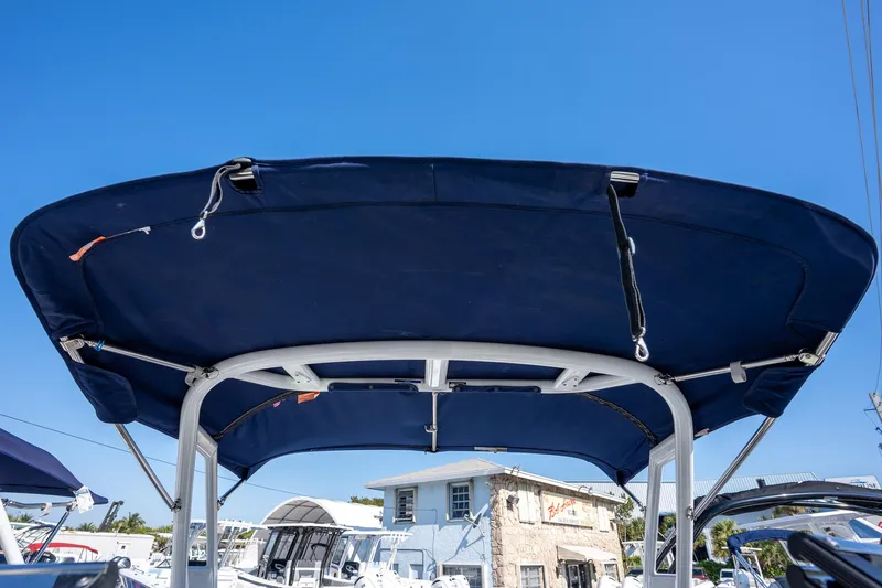Slide: The Image of 2023 Monterey 275SS boat canopy against clear blue sky. - 19