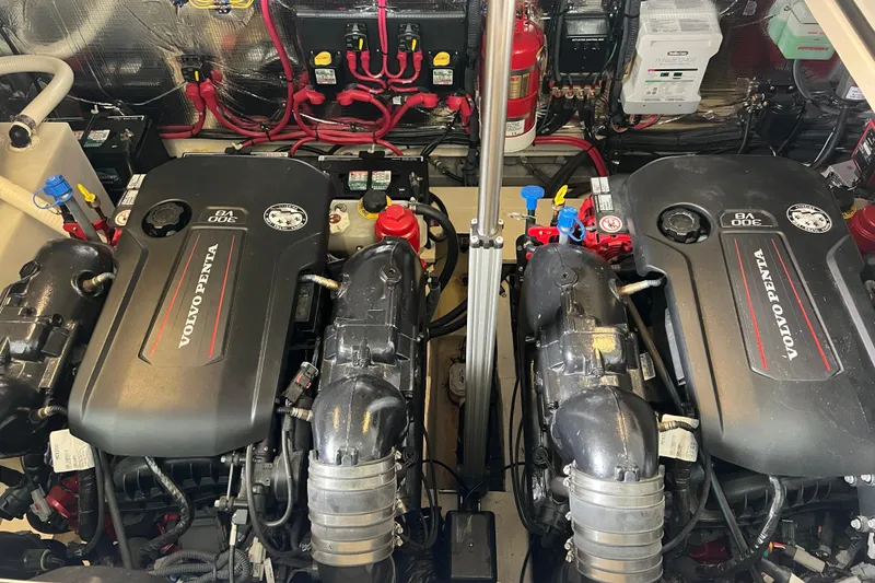 Slide: The Image of Regal 33 Express 2019 - 65