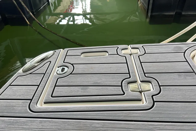 Slide: The Image of Regal 33 Express 2019 - 71