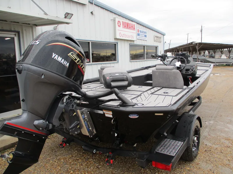 Slide: The Image of Avid 18 Vertex 2025 boat with Yamaha engine, parked outside a Yamaha dealership. - 6