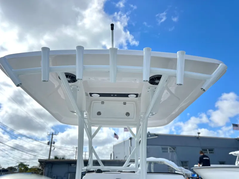 Slide: The Image of Sea Fox 248 Side Console 2025 - 58