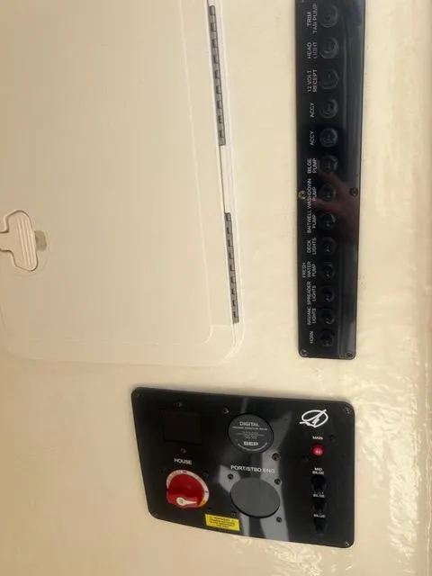 Slide: The Image of Sailfish 242 CC 2022 - 34