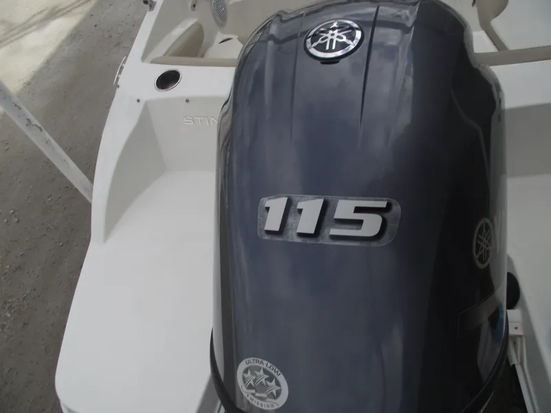 Slide: The Image of 2016 Stingray 182 SC boat with 115 horsepower engine. - 4