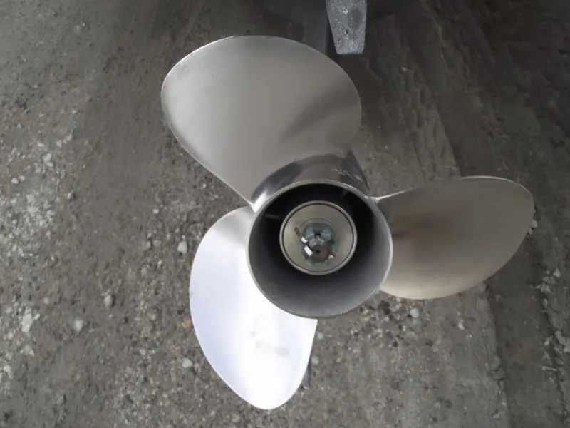 Slide: The Image of 2016 Stingray 182 SC boat propeller. - 5