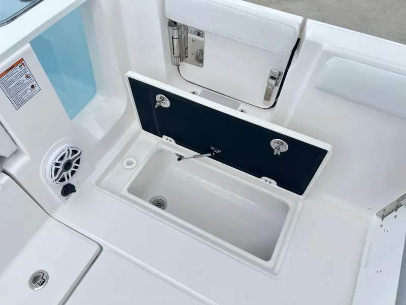 Slide: The Image of Sea Fox 288 Traveler 2025 - 57