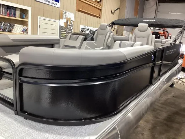 Slide: The Image of Premier 220 Sunscape RF 2025 - 10