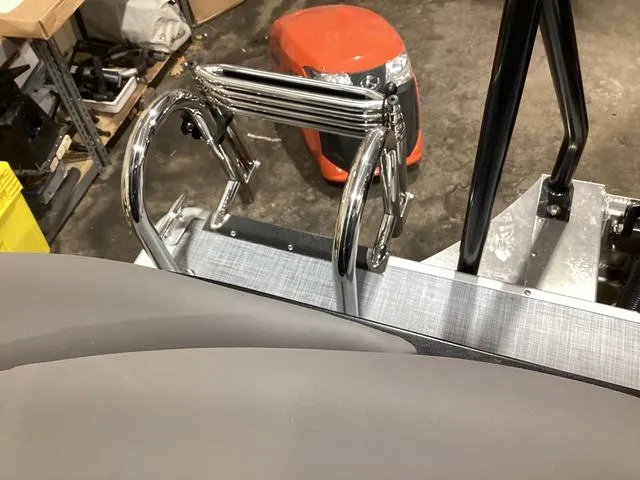 Slide: The Image of Premier 220 Sunscape RF 2025 - 22