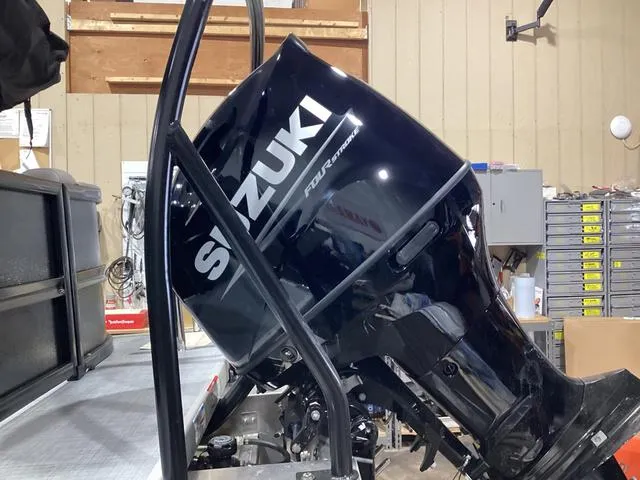 Slide: The Image of Premier 220 Sunscape RF 2025 - 5