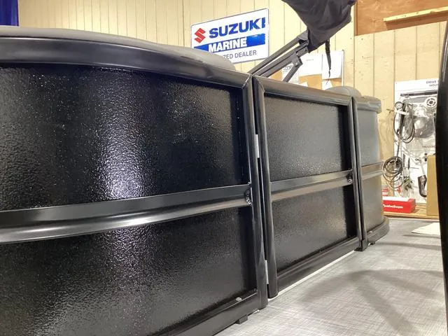 Slide: The Image of Premier 220 Sunscape RF 2025 - 7