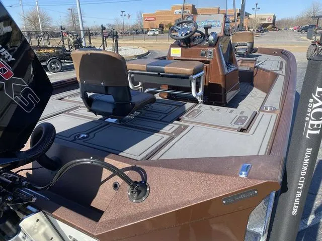 Slide: The Image of Excel Bay Pro Elite 220 2025 - 7